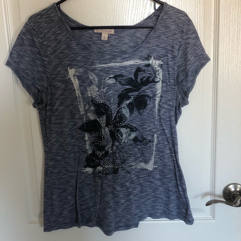 grey shirt with flower on the front